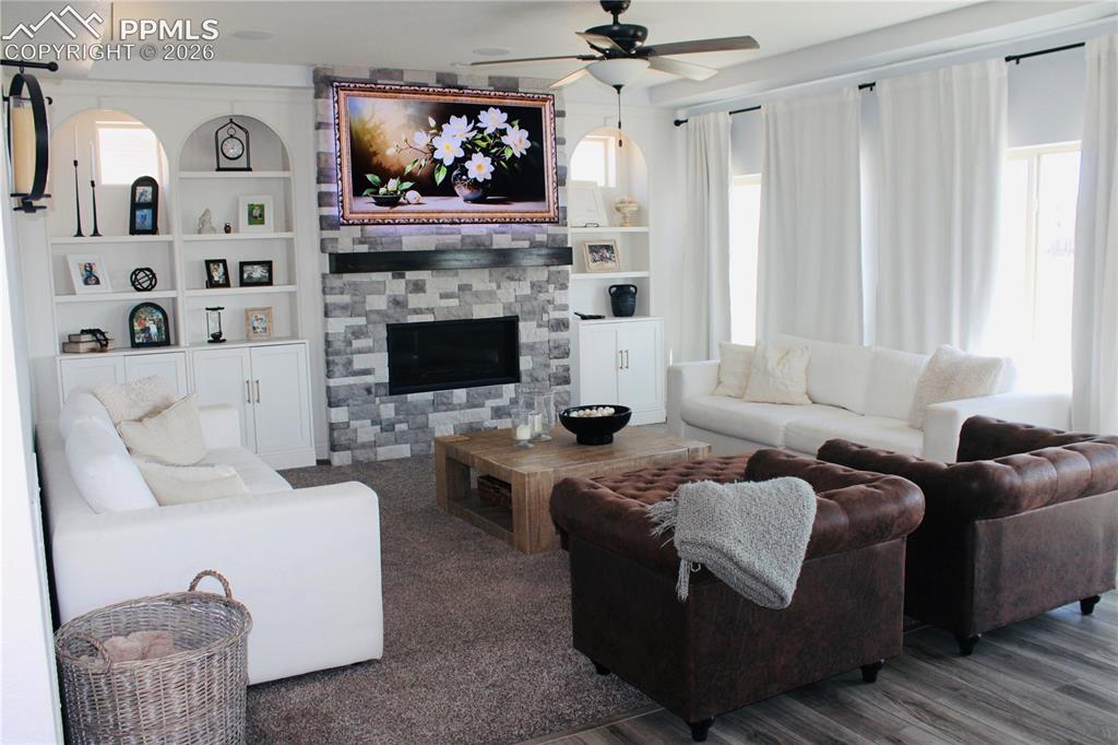 Image 9 of 30: Living Room