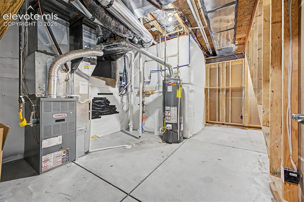 Image 25 of 44: Full bathroom in the basement is great for entertaining