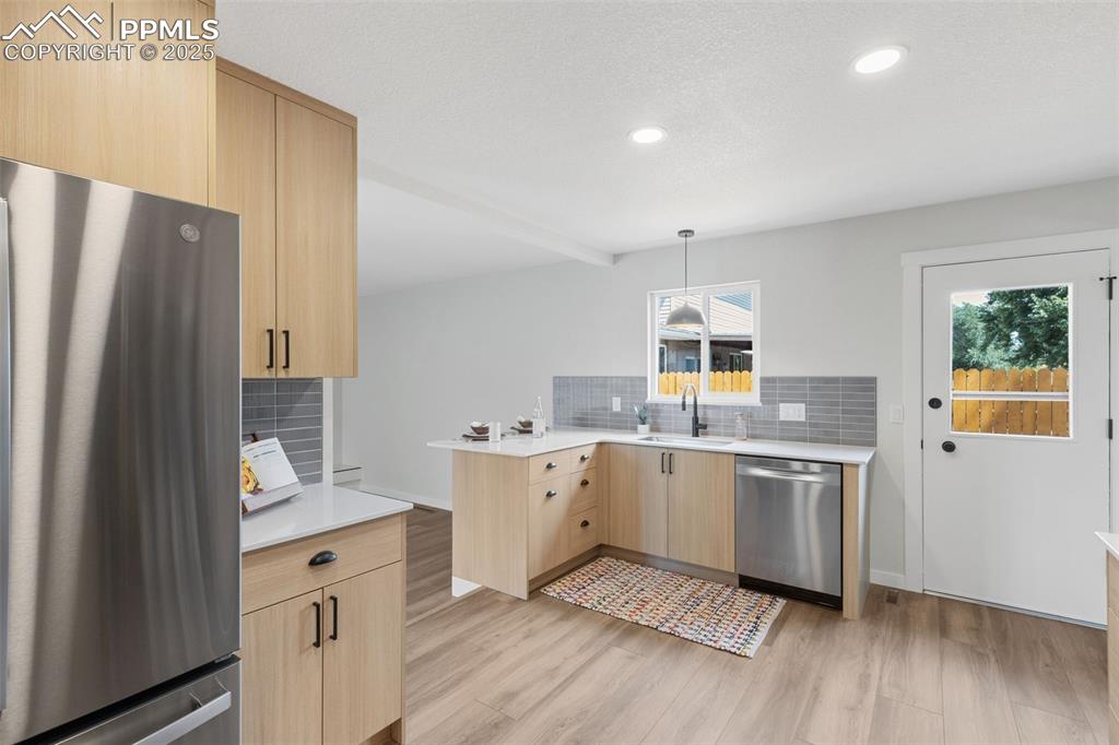 Image 11 of 36: Kitchen