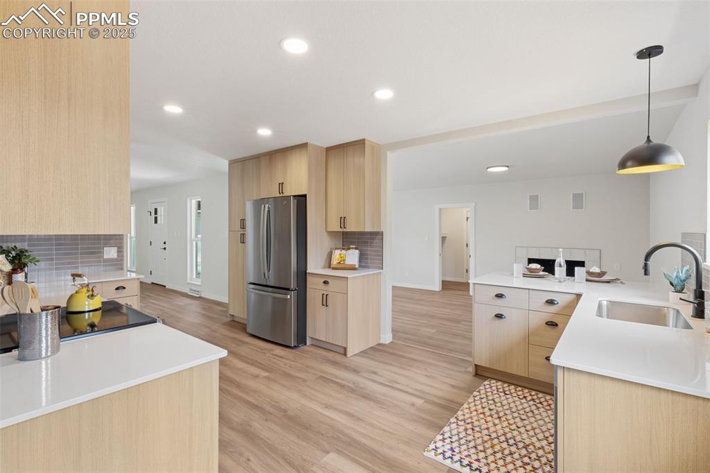 Image 12 of 36: Kitchen