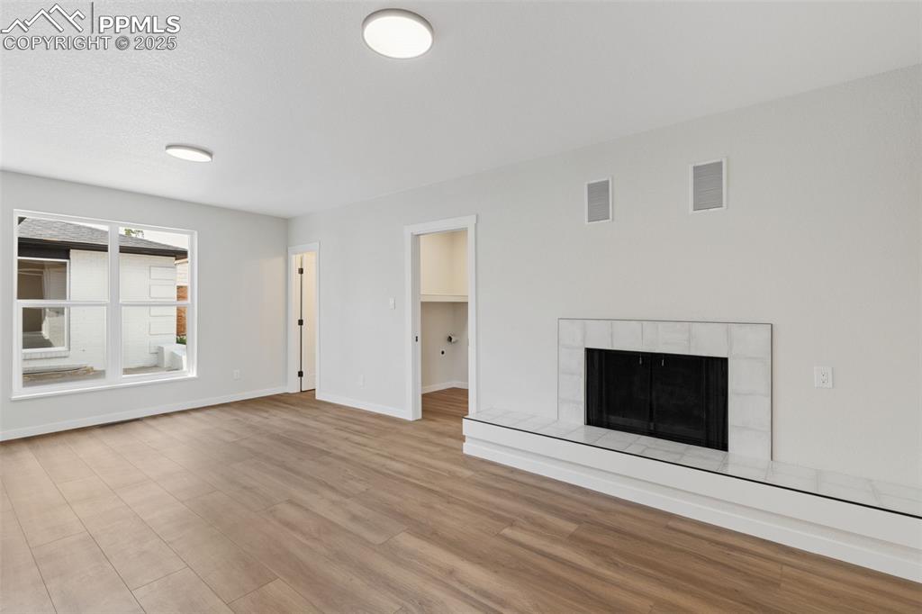Image 14 of 36: Living Room