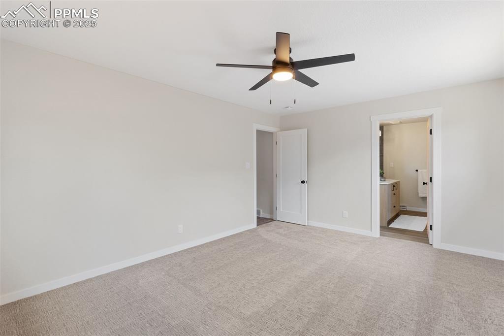 Image 19 of 36: Bedroom