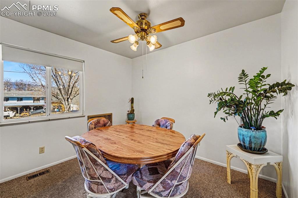 Image 10 of 45: Dining Area