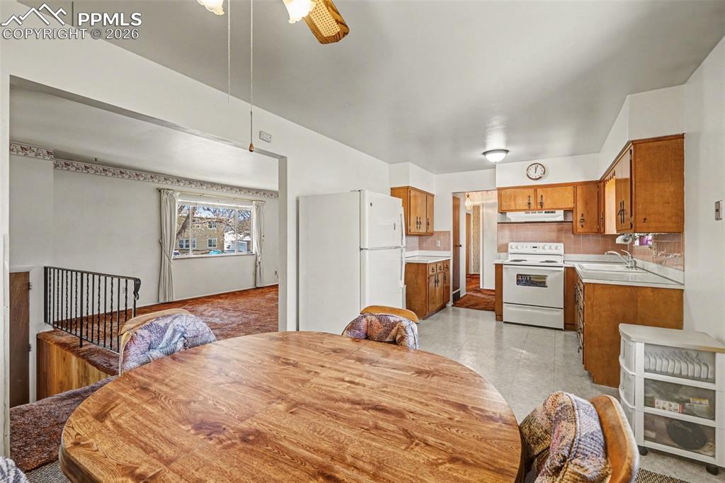 Image 15 of 45: Dining Area