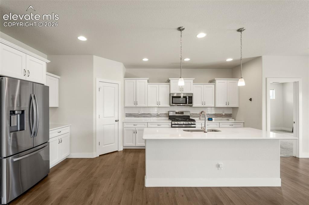 Image 14 of 49: Kitchen