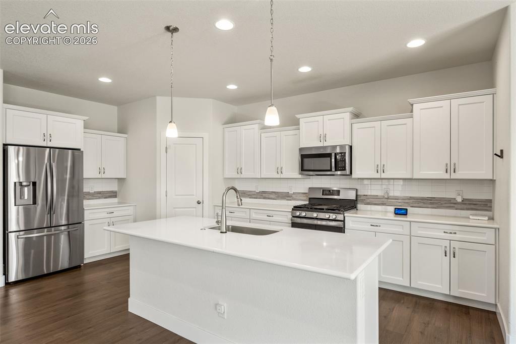 Image 15 of 49: Kitchen