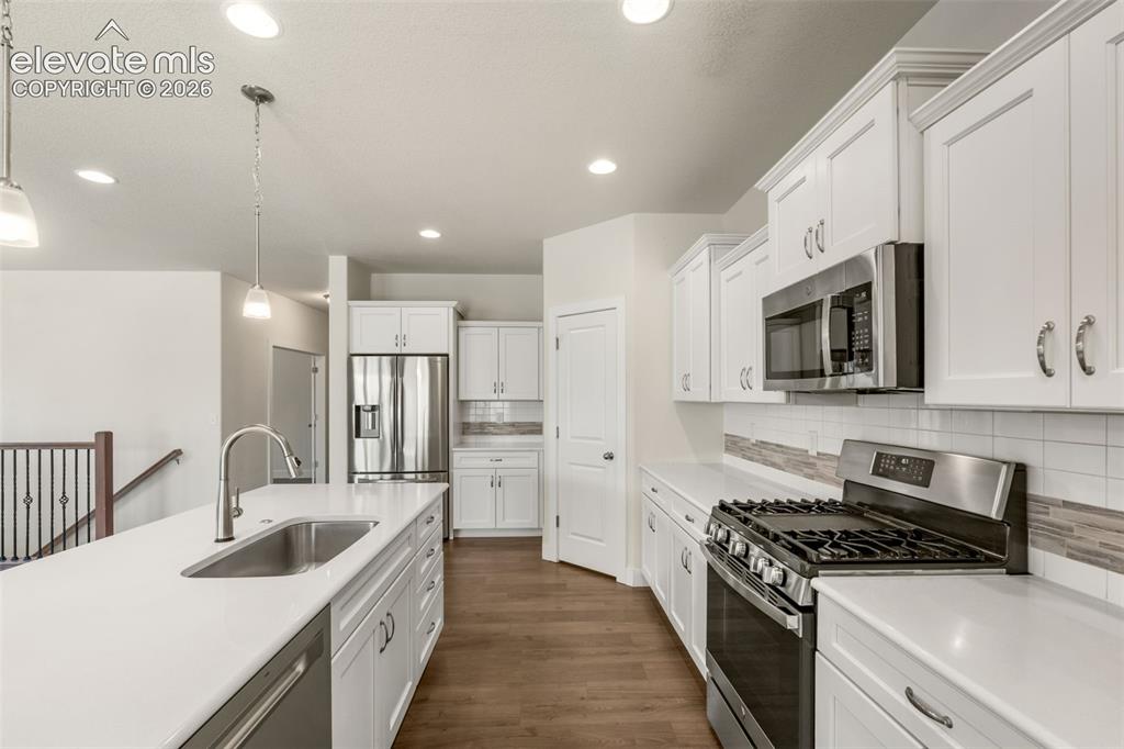 Image 16 of 49: Kitchen