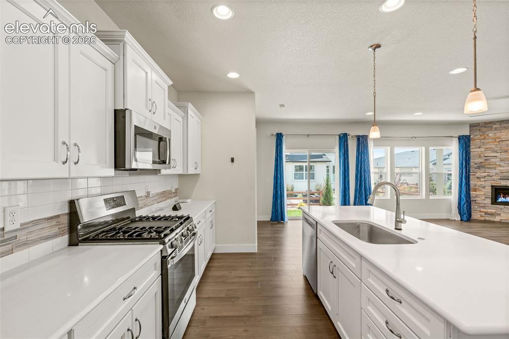Image 17 of 49: Kitchen