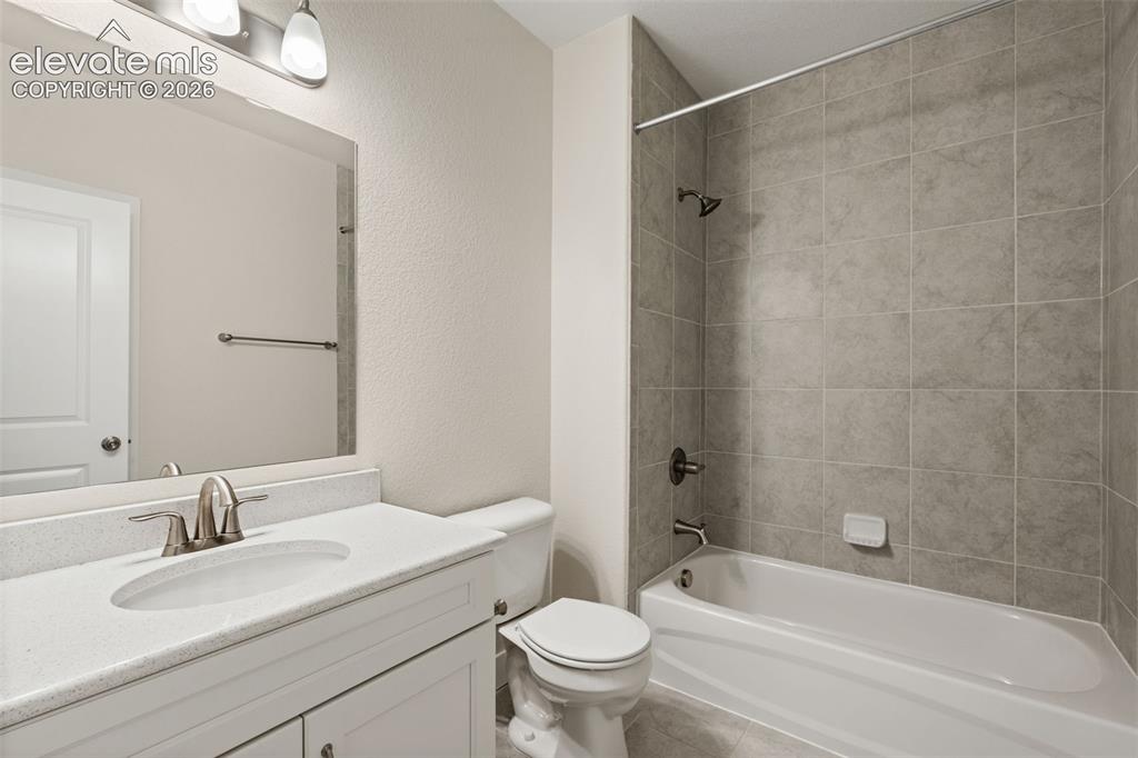 Image 36 of 49: Bathroom