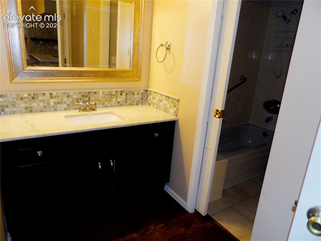 Image 9 of 21: Bathroom