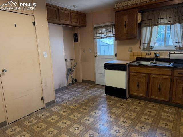 Image 6 of 16: Kitchen