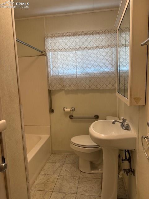Image 7 of 16: Bathroom