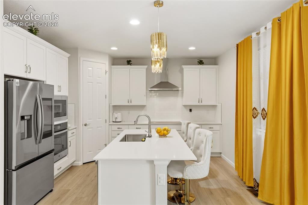 Image 10 of 28: Kitchen