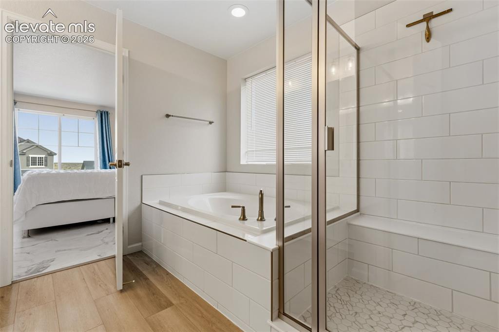 Image 17 of 28: Bathroom
