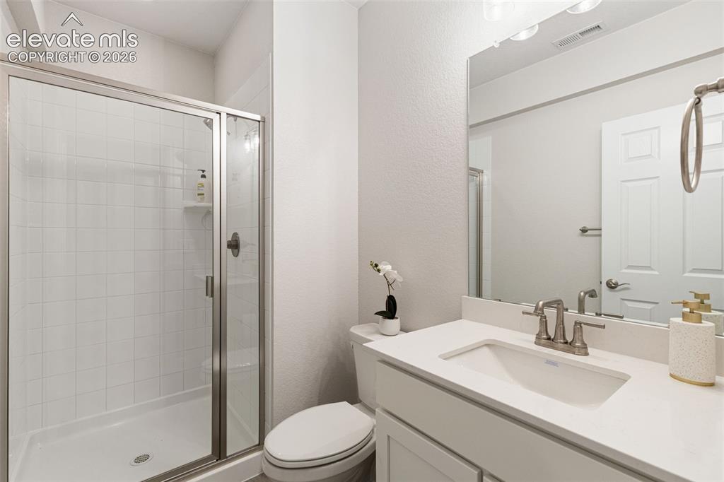 Image 25 of 28: Bathroom