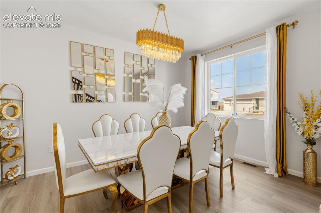 Image 4 of 28: Dining Area