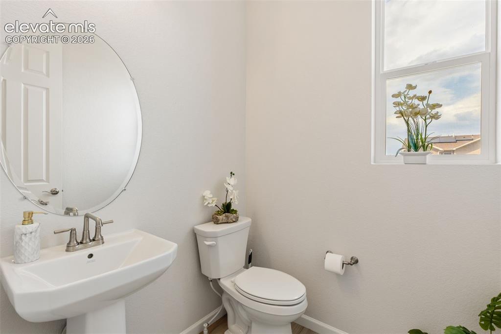 Image 5 of 28: Bathroom