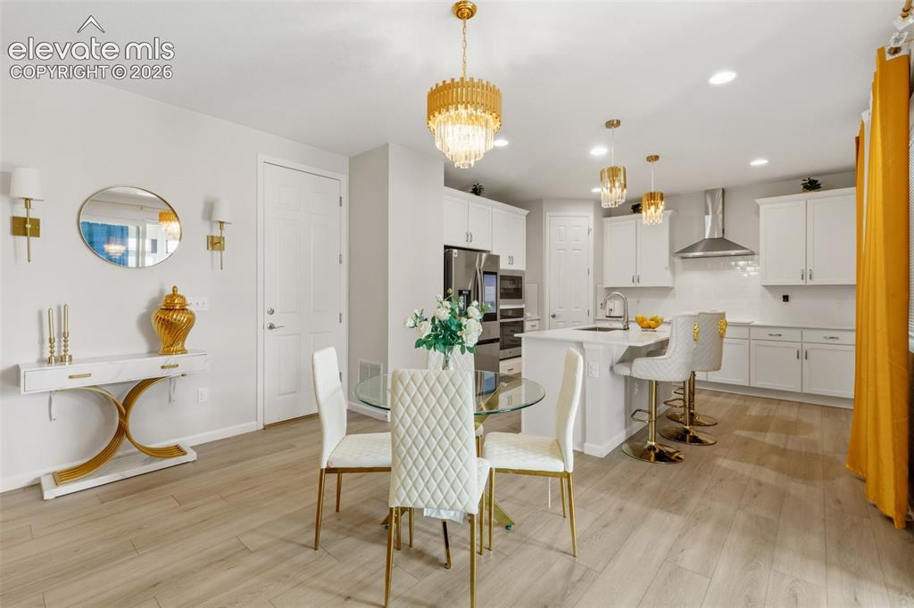 Image 8 of 28: Dining Area