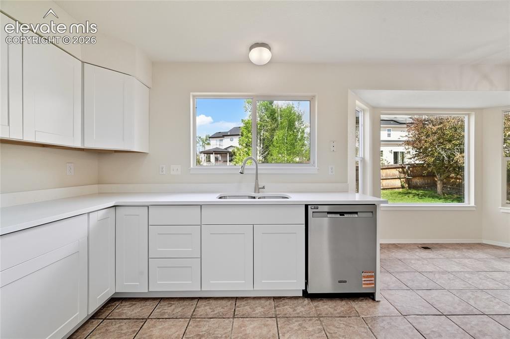 Image 11 of 30: Kitchen