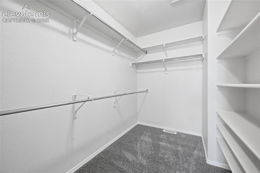 Image 20 of 30: Closet