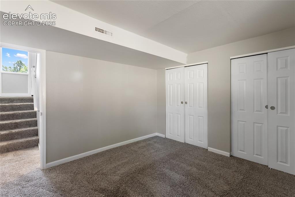 Image 18 of 31: Bedroom