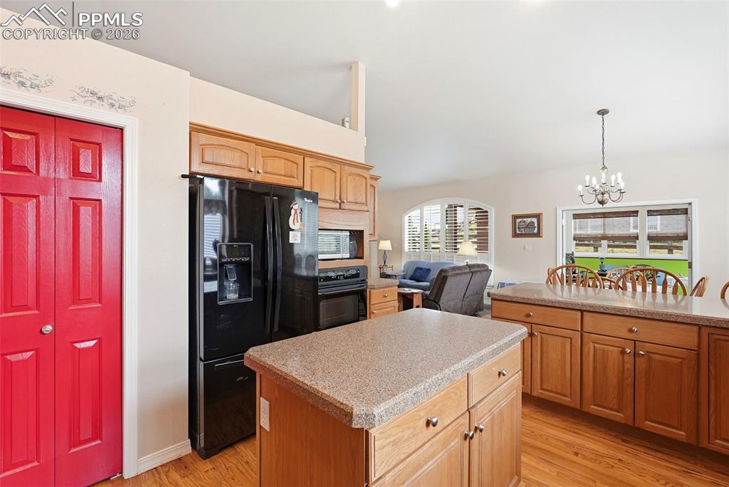 Image 11 of 50: Kitchen