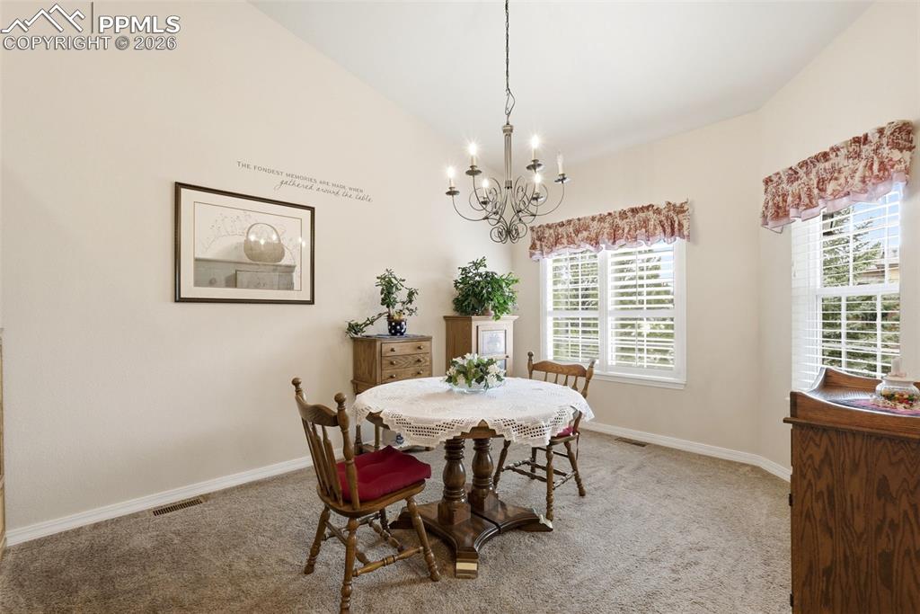 Image 23 of 50: Dining Area