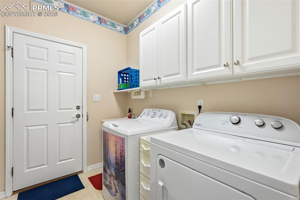 Image 32 of 50: Laundry