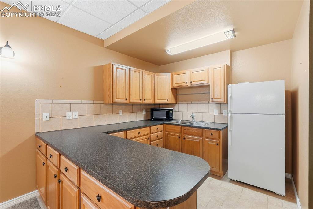 Image 37 of 50: Kitchen