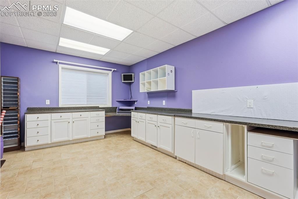 Image 38 of 50: Hobby Room