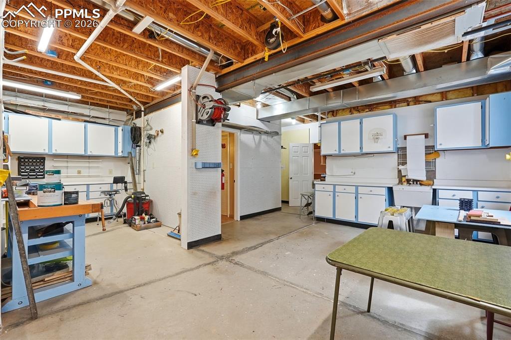 Image 41 of 50: Workshop