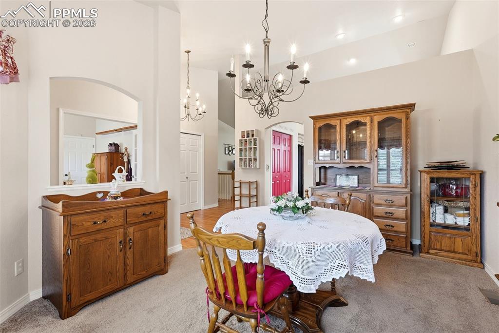 Image 9 of 50: Dining Area