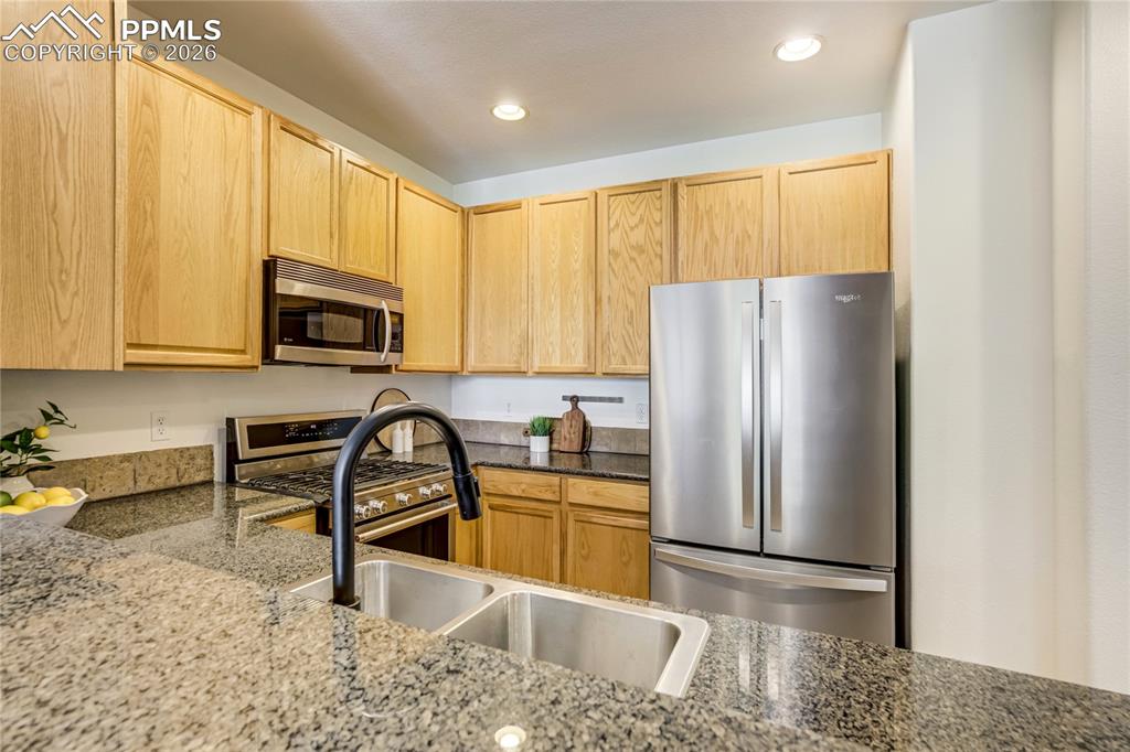 Image 14 of 43: Kitchen