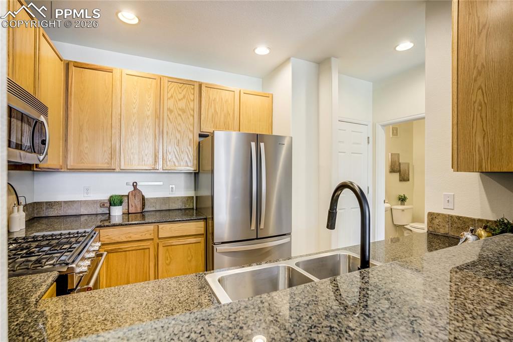 Image 15 of 43: Kitchen