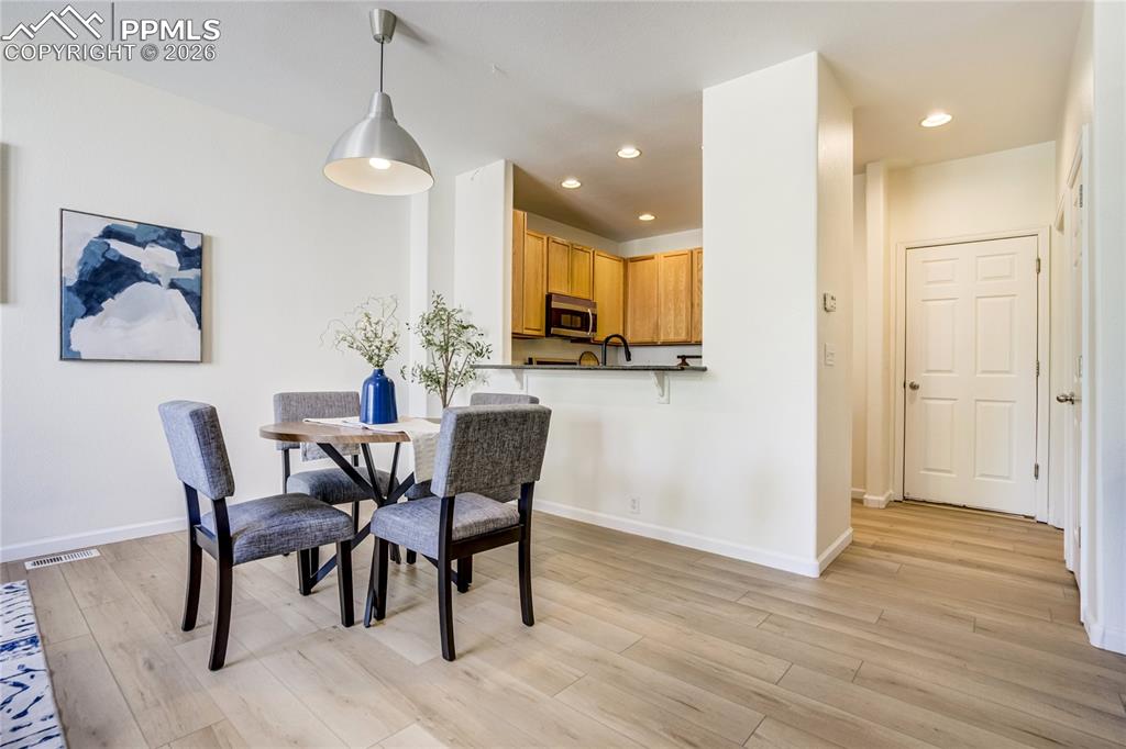 Image 6 of 43: Dining Area
