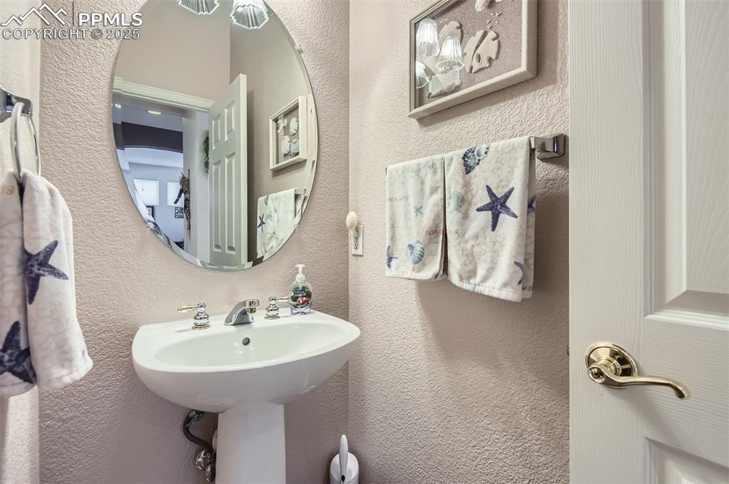 Image 15 of 28: View of bathroom