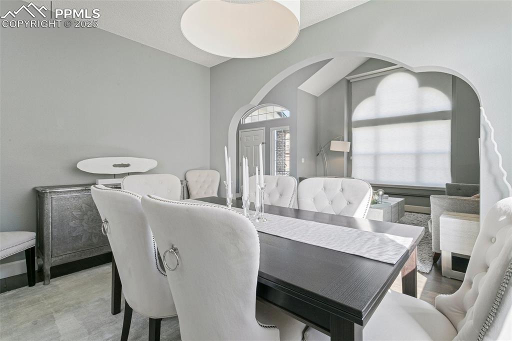 Image 10 of 50: Dining Room