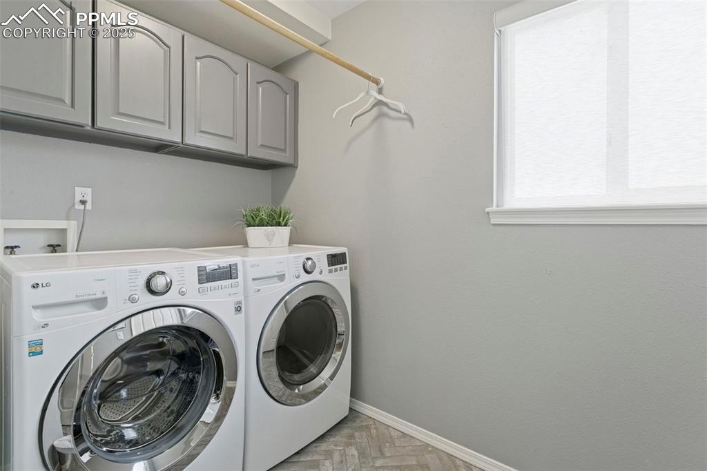 Image 26 of 50: Main-level laundry!