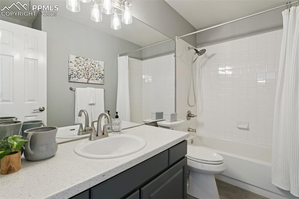 Image 40 of 50: Upper-level hall bathroom