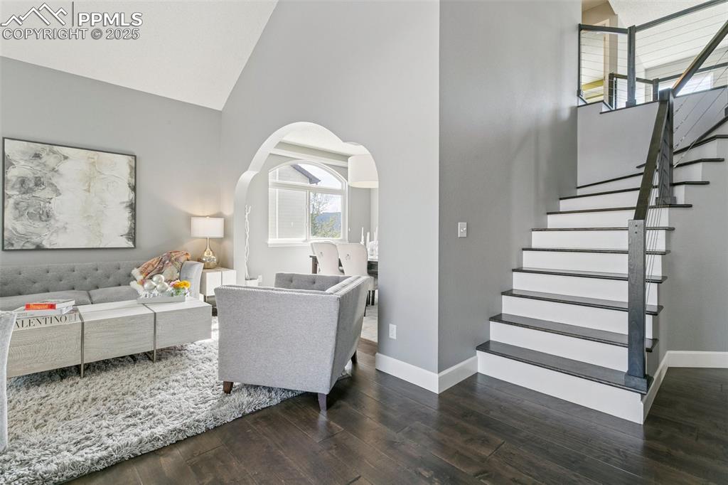 Image 6 of 50: Entry