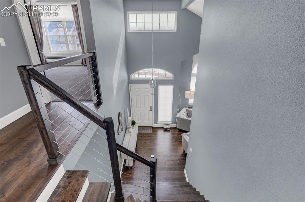 Image 7 of 50: Entry