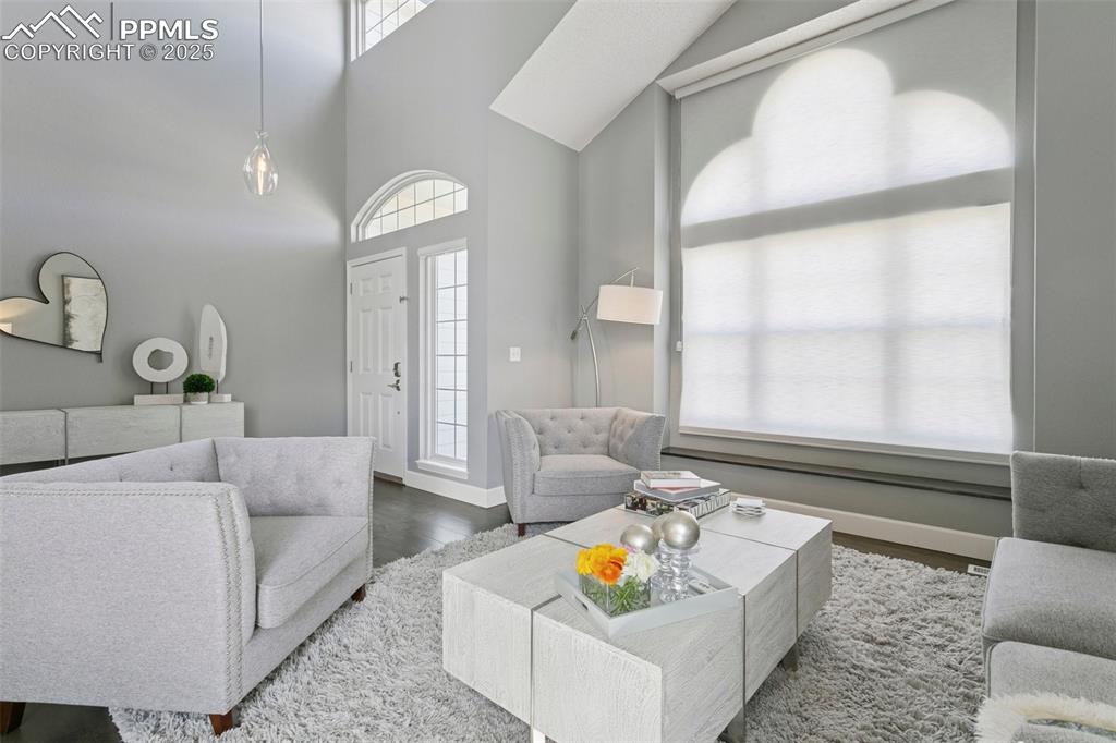 Image 8 of 50: Living Room