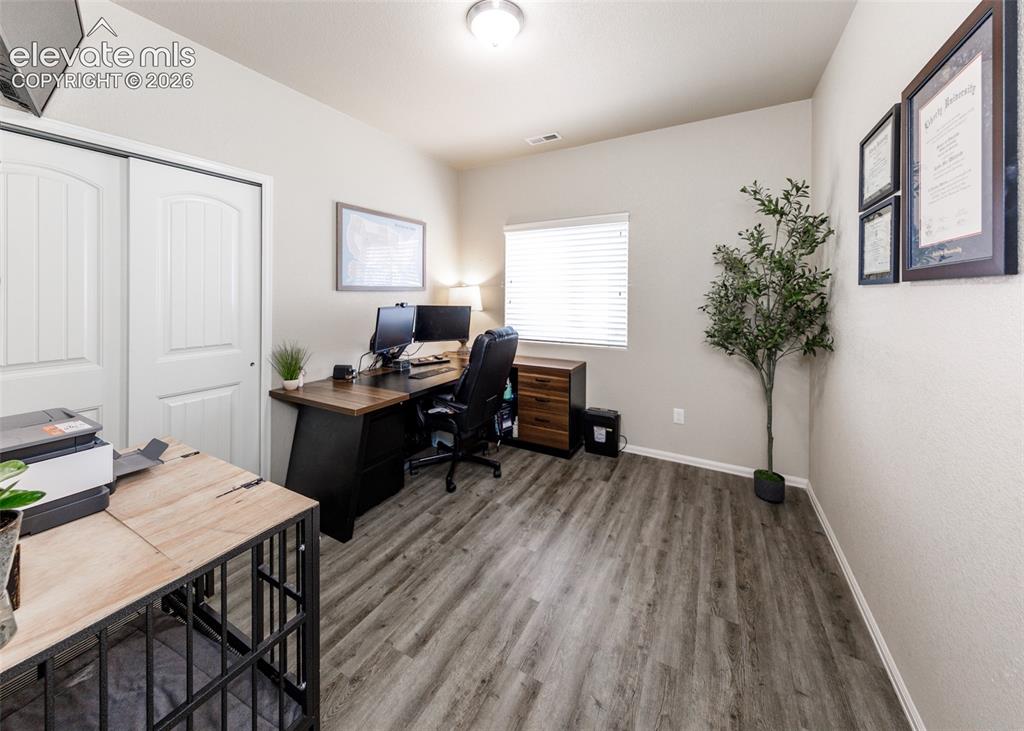 Image 18 of 48: Office