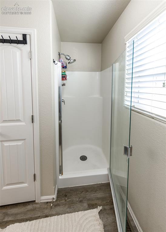 Image 36 of 48: Bathroom