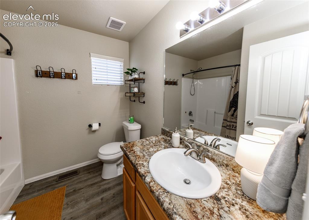 Image 41 of 48: Bathroom
