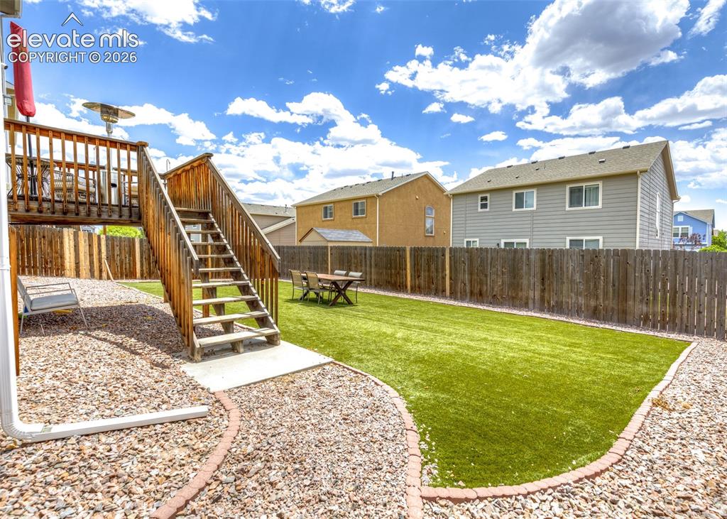 Image 45 of 48: Yard