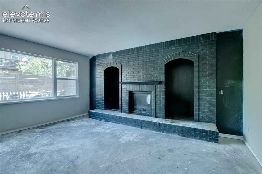 Image 10 of 28: Family Room
