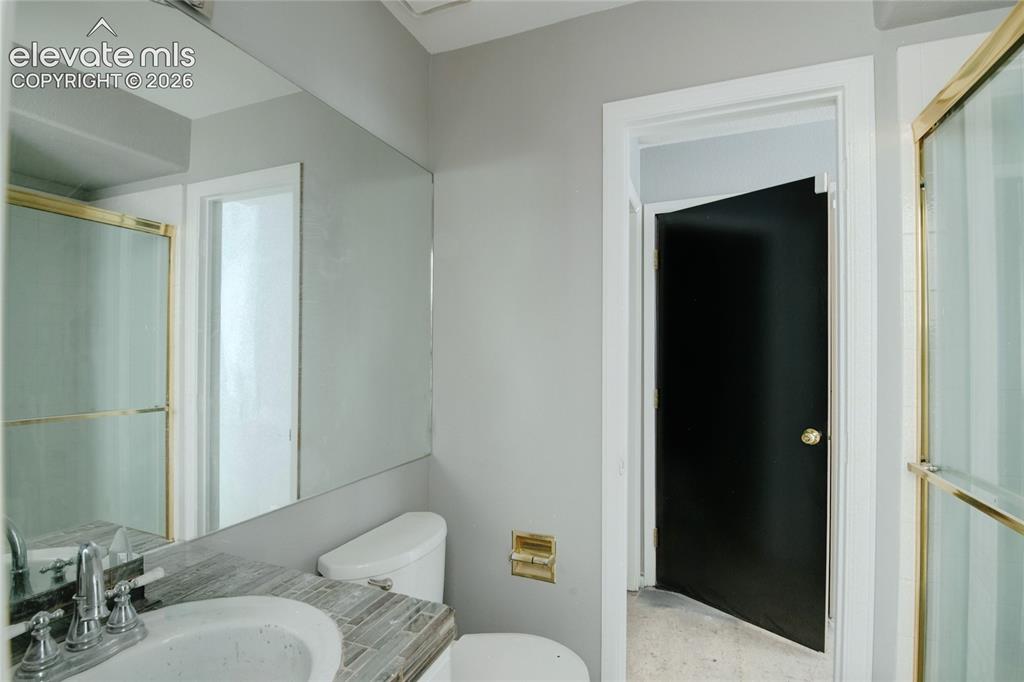 Image 20 of 28: Bathroom