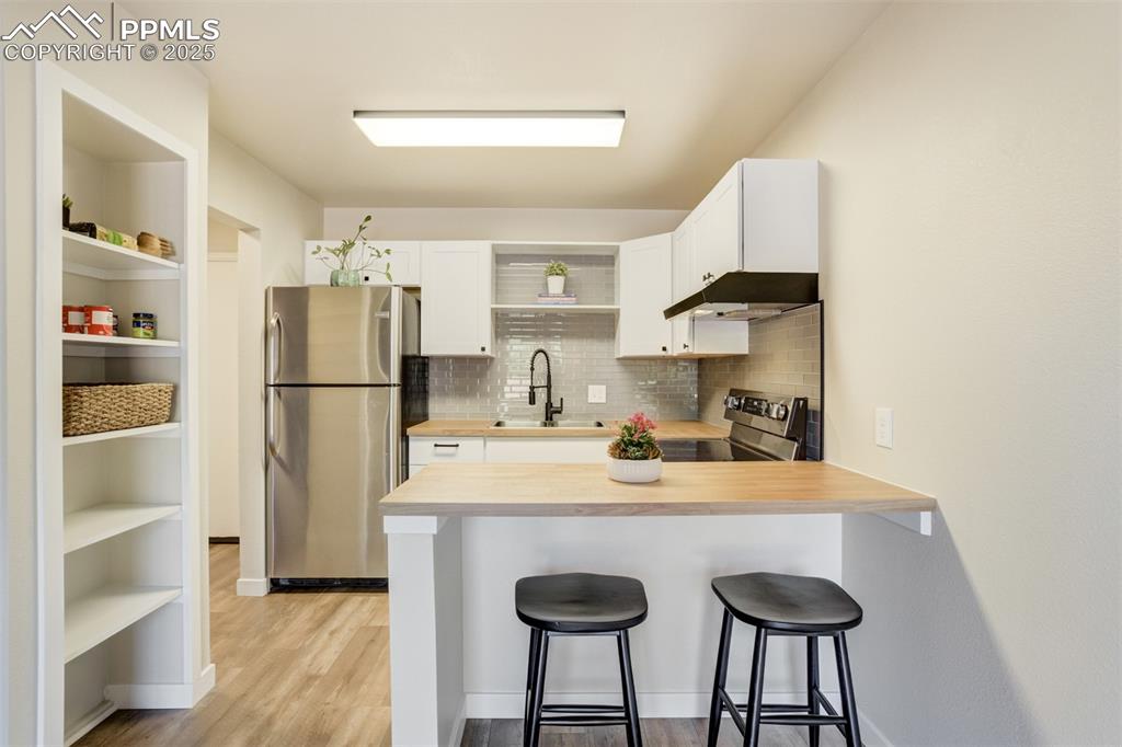 Image 14 of 34: Kitchen