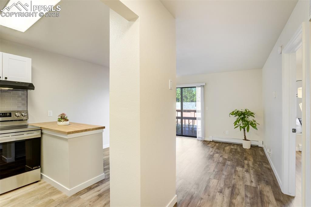 Image 18 of 34: Kitchen